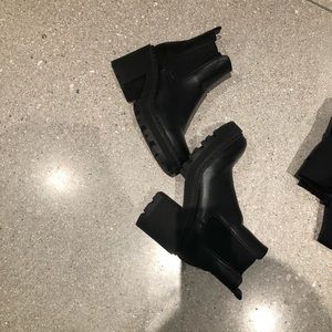Sold do not purchase. Chunky Chelsea boots!